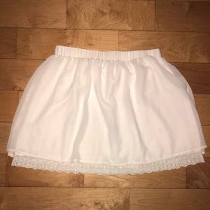 cute white skirt.
